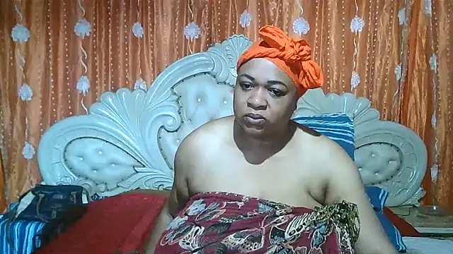 BUSTY QUEEEN online show from 10/20/25, 06:26