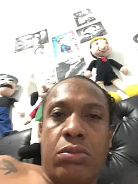 Snapshot of elpeluchenegroxxx3 chatting on 02/14/26, 02:01 elpeluchenegroxxx3 online show from 02/14/26, 02:01