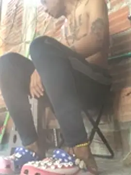 elpeluchenegroxxx3 online show from 04/12/26, 05:38