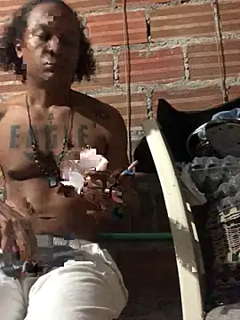 Snapshot of elpeluchenegroxxx3 chatting on 02/11/26, 03:28 elpeluchenegroxxx3 online show from 02/11/26, 03:28