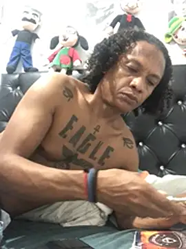 Snapshot of elpeluchenegroxxx3 chatting on 02/18/26, 01:36 elpeluchenegroxxx3 online show from 02/18/26, 01:36