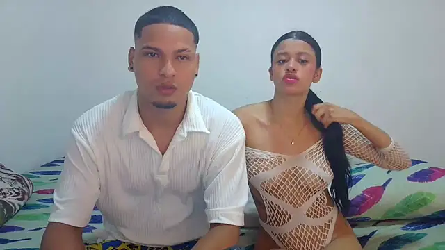 Snapshot of Sexy777Couple chatting on 09/28/25, 02:07 Sexy777Couple online show from 09/28/25, 02:07
