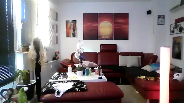 Snapshot of hellgirl1980 chatting on 10/13/25, 01:23 hellgirl1980 online show from 10/13/25, 01:23