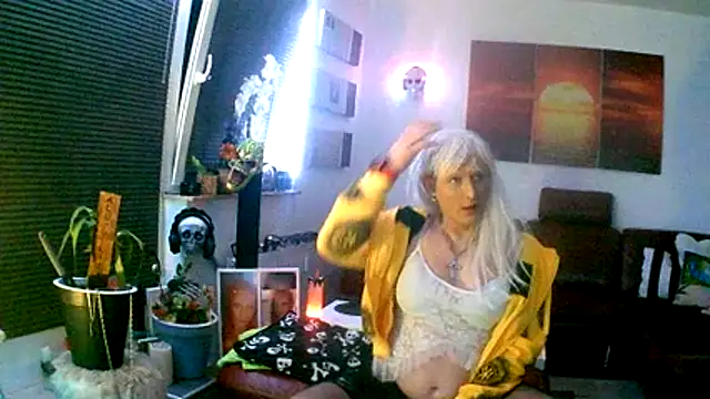 hellgirl1980 online show from 11/28/25, 09:48