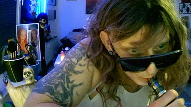 hellgirl1980 online show from 11/05/25, 10:46