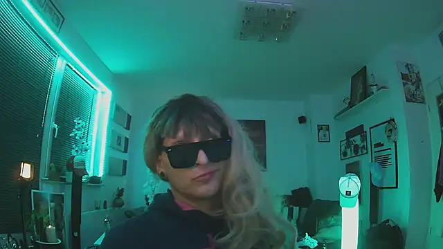 hellgirl1980 online show from 10/22/25, 08:08