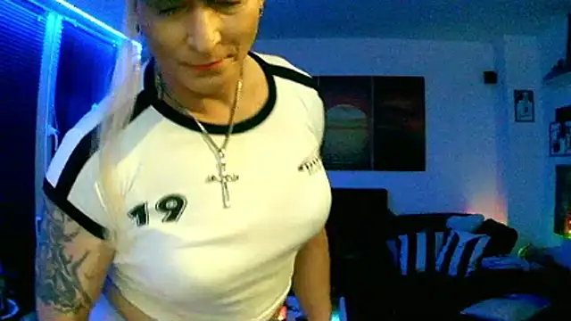 hellgirl1980 online show from 11/11/25, 09:09