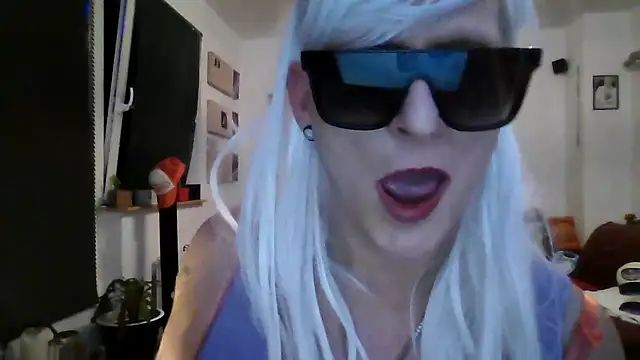 Snapshot of hellgirl1980 chatting on 09/27/25, 11:55 hellgirl1980 online show from 09/27/25, 11:55