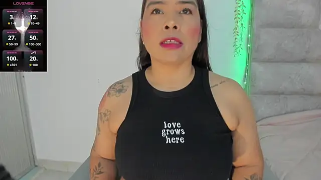 Snapshot of roselyn_caprice chatting on 06/12/26, 01:58 roselyn caprice online show from 06/12/26, 01:58