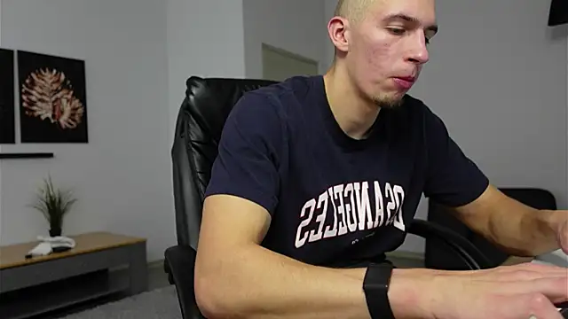 Ryan Dozer online show from 10/30/25, 08:12