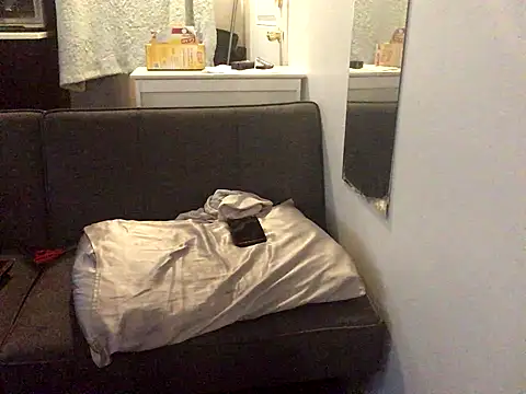 Snapshot of littyleesh1 chatting on 11/16/25, 12:32 littyleesh1 online show from 11/16/25, 12:32