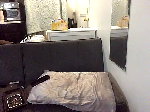 Snapshot of littyleesh1 chatting on 11/13/25, 10:46 littyleesh1 online show from 11/13/25, 10:46