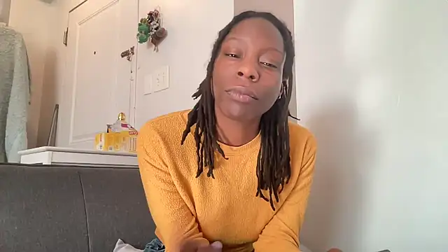 Snapshot of littyleesh1 chatting on 11/05/25, 05:38 littyleesh1 online show from 11/05/25, 05:38