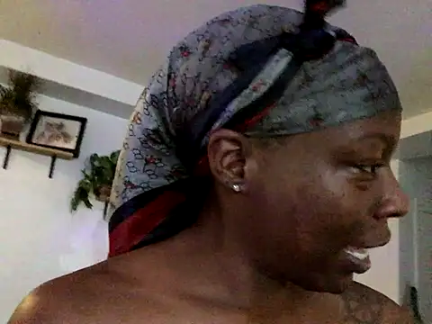 Snapshot of littyleesh1 chatting on 10/29/25, 09:03 littyleesh1 online show from 10/29/25, 09:03