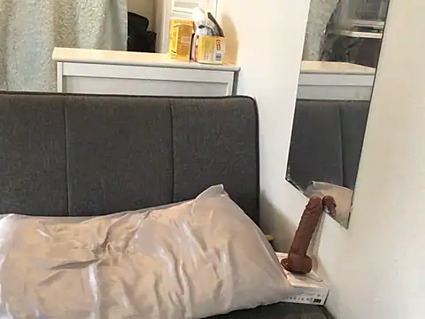 Snapshot of littyleesh1 chatting on 10/24/25, 05:45 littyleesh1 online show from 10/24/25, 05:45