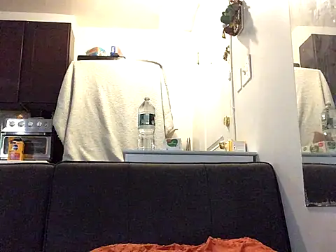 littyleesh1 online show from 09/30/25, 03:23