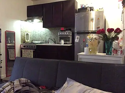 littyleesh1 online show from 04/10/26, 11:28