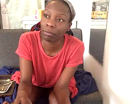 littyleesh1 online show from 10/16/25, 06:49