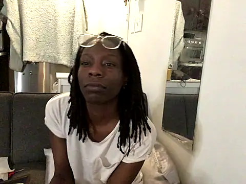 Snapshot of littyleesh1 chatting on 11/04/25, 12:47 littyleesh1 online show from 11/04/25, 12:47