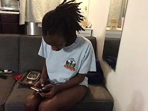 Snapshot of littyleesh1 chatting on 10/20/25, 08:15 littyleesh1 online show from 10/20/25, 08:15