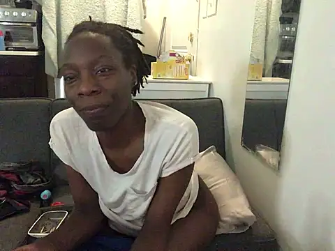 Snapshot of littyleesh1 chatting on 11/07/25, 11:04 littyleesh1 online show from 11/07/25, 11:04