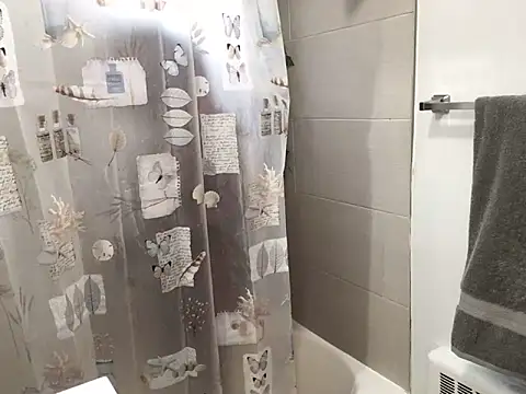 Snapshot of littyleesh1 chatting on 12/05/25, 07:01 littyleesh1 online show from 12/05/25, 07:01