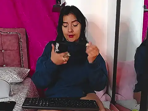 charlottekiss99 online show from 09/19/25, 11:47