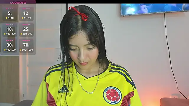 charlottekiss99 online show from 06/18/26, 12:54