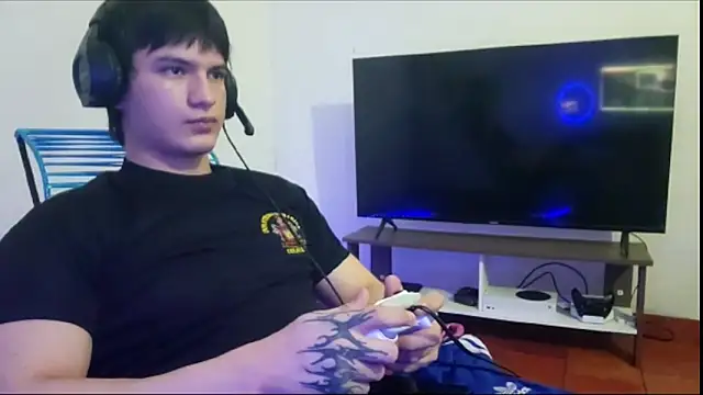 ErickWalton online show from 10/28/25, 04:35