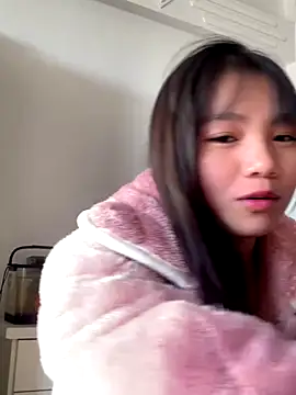 Emlyly-18 online show from 11/19/25, 12:43