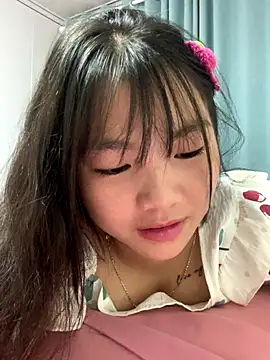 Snapshot of Emlyly-18 chatting on 10/04/25, 02:46 Emlyly-18 online show from 10/04/25, 02:46