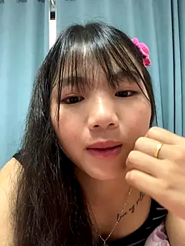 Snapshot of Emlyly-18 chatting on 10/05/25, 01:40 Emlyly-18 online show from 10/05/25, 01:40