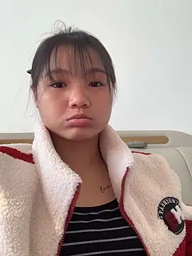 Emlyly-18 online show from 12/05/25, 06:01