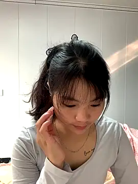 Emlyly-18 online show from 11/15/25, 01:31