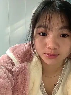 Emlyly-18 online show from 11/12/25, 01:32