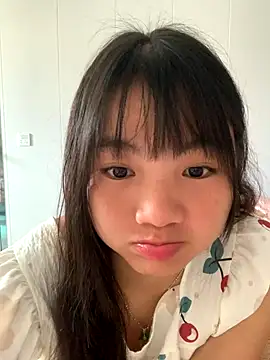 Emlyly-18 online show from 10/23/25, 03:16