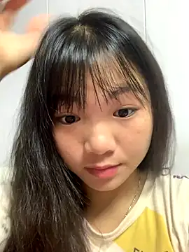 Emlyly-18 online show from 10/30/25, 02:21