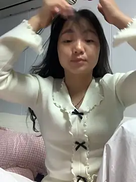 Emlyly-18 online show from 11/13/25, 01:15