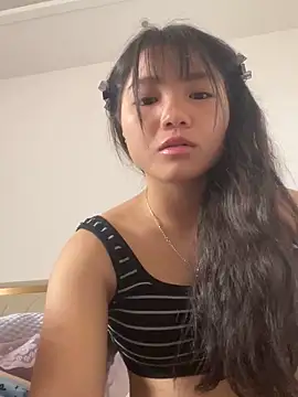 Snapshot of Emlyly-18 chatting on 09/14/25, 02:56 Emlyly-18 online show from 09/14/25, 02:56