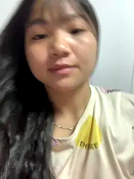 Snapshot of Emlyly-18 chatting on 09/21/25, 05:51 Emlyly-18 online show from 09/21/25, 05:51