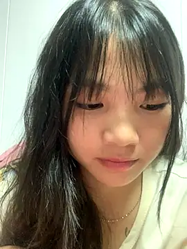 Snapshot of Emlyly-18 chatting on 09/25/25, 03:40 Emlyly-18 online show from 09/25/25, 03:40