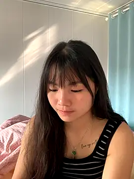 Emlyly-18 online show from 11/02/25, 01:54