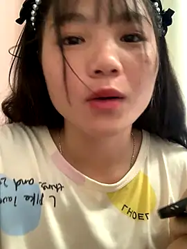 Snapshot of Emlyly-18 chatting on 09/15/25, 12:44 Emlyly-18 online show from 09/15/25, 12:44