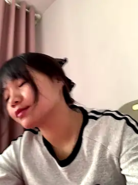 Emlyly-18 online show from 10/29/25, 05:39