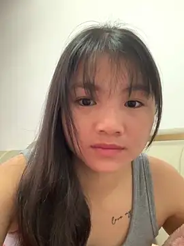 Emlyly-18 online show from 11/22/25, 01:48