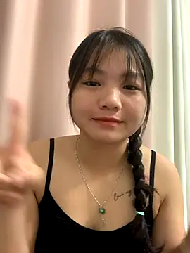 Snapshot of Emlyly-18 chatting on 09/09/25, 02:10 Emlyly-18 online show from 09/09/25, 02:10