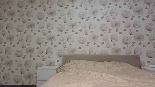 Annabel theMoon online show from 10/28/25, 03:51