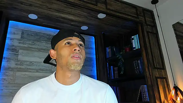 Snapshot of B_Wild chatting on 02/24/26, 03:18 B Wild online show from 02/24/26, 03:18