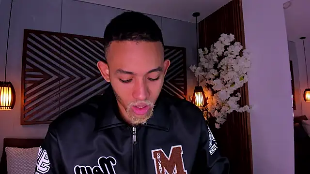 B Wild online show from 11/11/25, 03:34