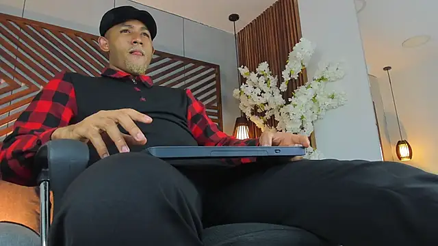 B Wild online show from 05/05/26, 03:42